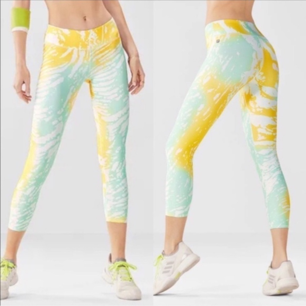 Fabletics, power, light, yellow Capri Workout, leggings pants. NWOT Sz L